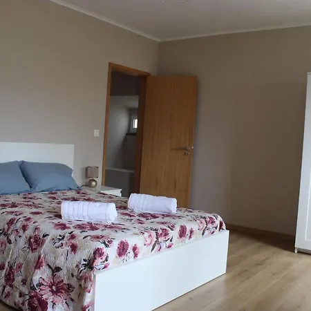 Cantinho Da Ribeira بيت للعطل